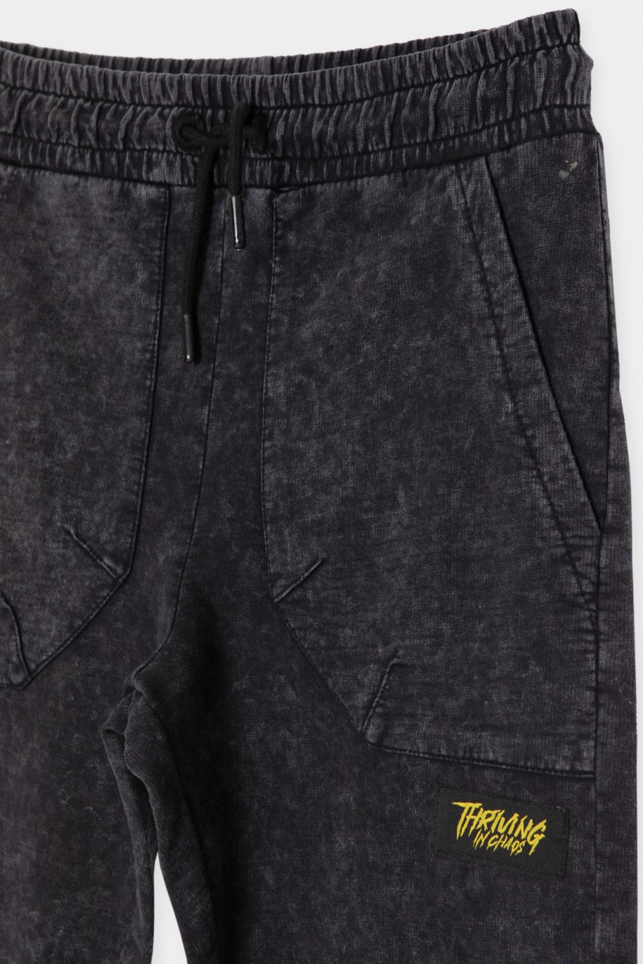 Czarno-szare spodnie dresowe z efektem sprania z naszywanymi kieszeniami - 45993