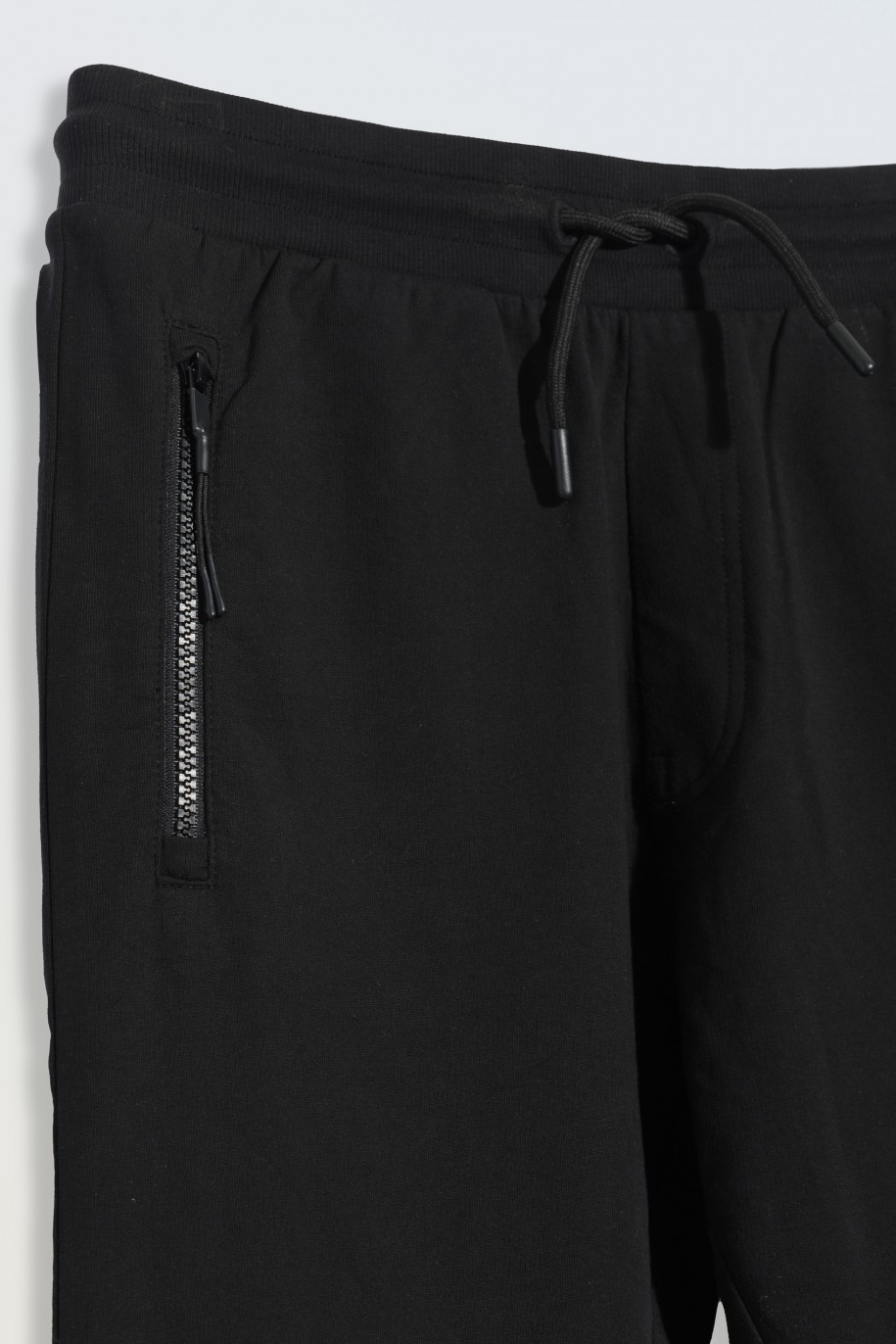 Czarne spodnie dresowe z kieszeniami zapinanymi na zamek - 46028