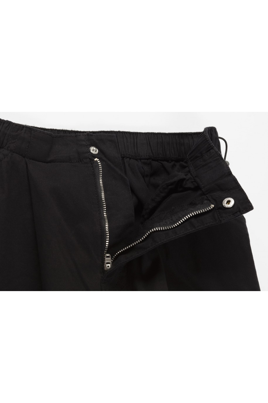 Czarne spodnie typu parachute z zaszewkami na nogawkach - 46056