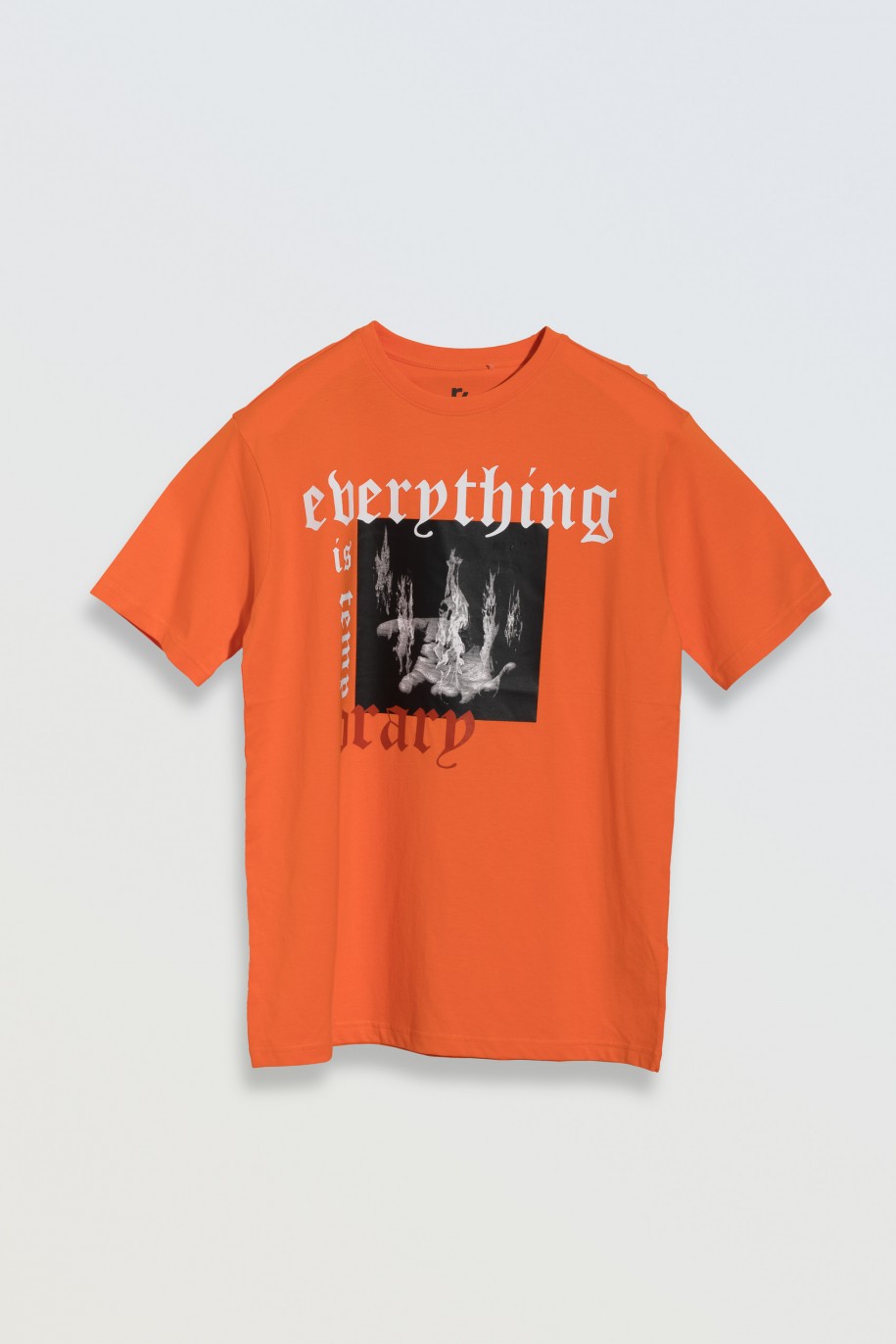Pomarańczowy T-shirt z kolorowym nadrukiem z przodu - 46120
