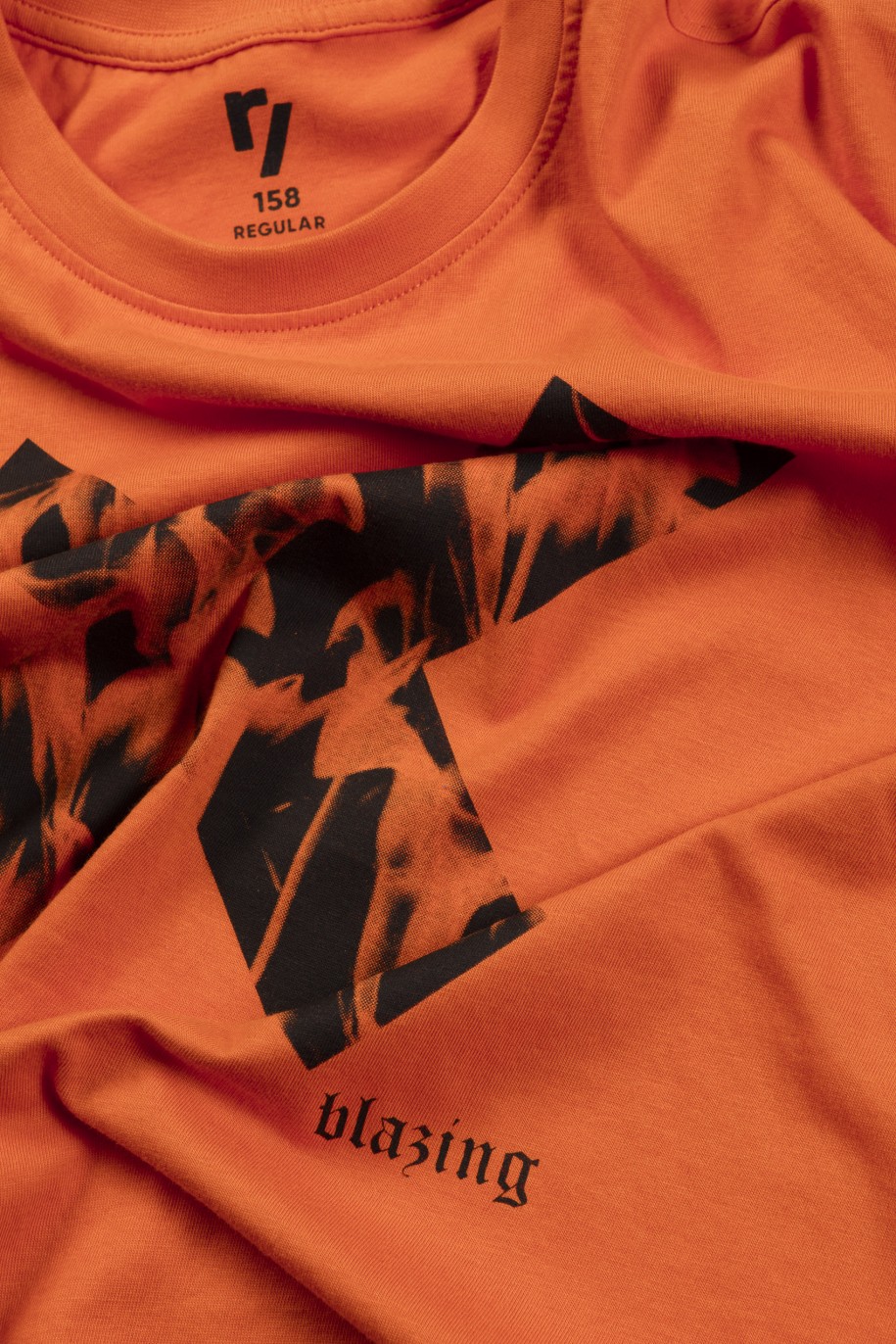 Pomarańczowy T-shirt z czarnym nadrukiem z przodu - 46144