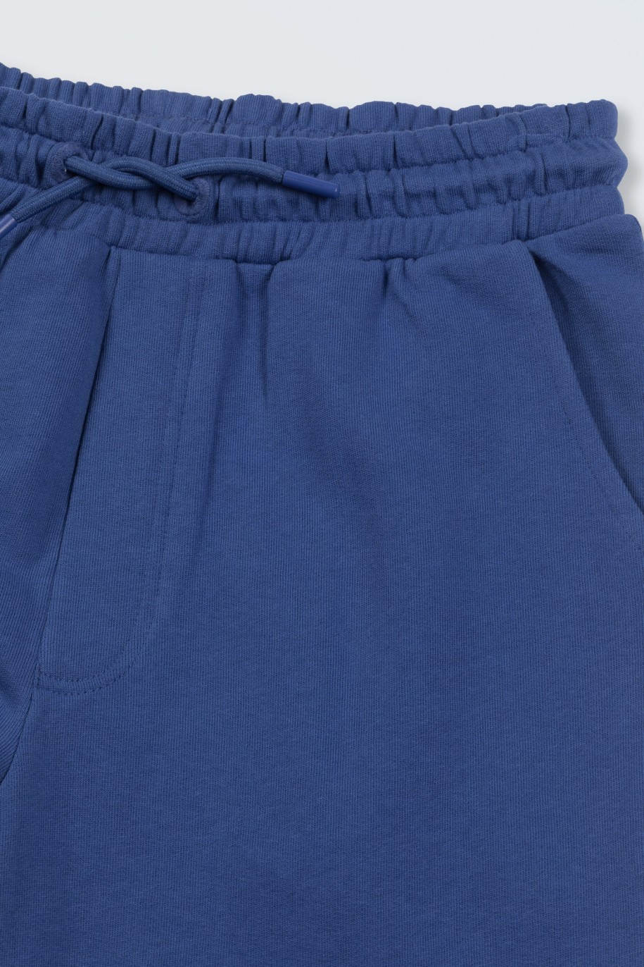 Niebieskie spodnie dresowe z nadrukiem z tyłu - 46184