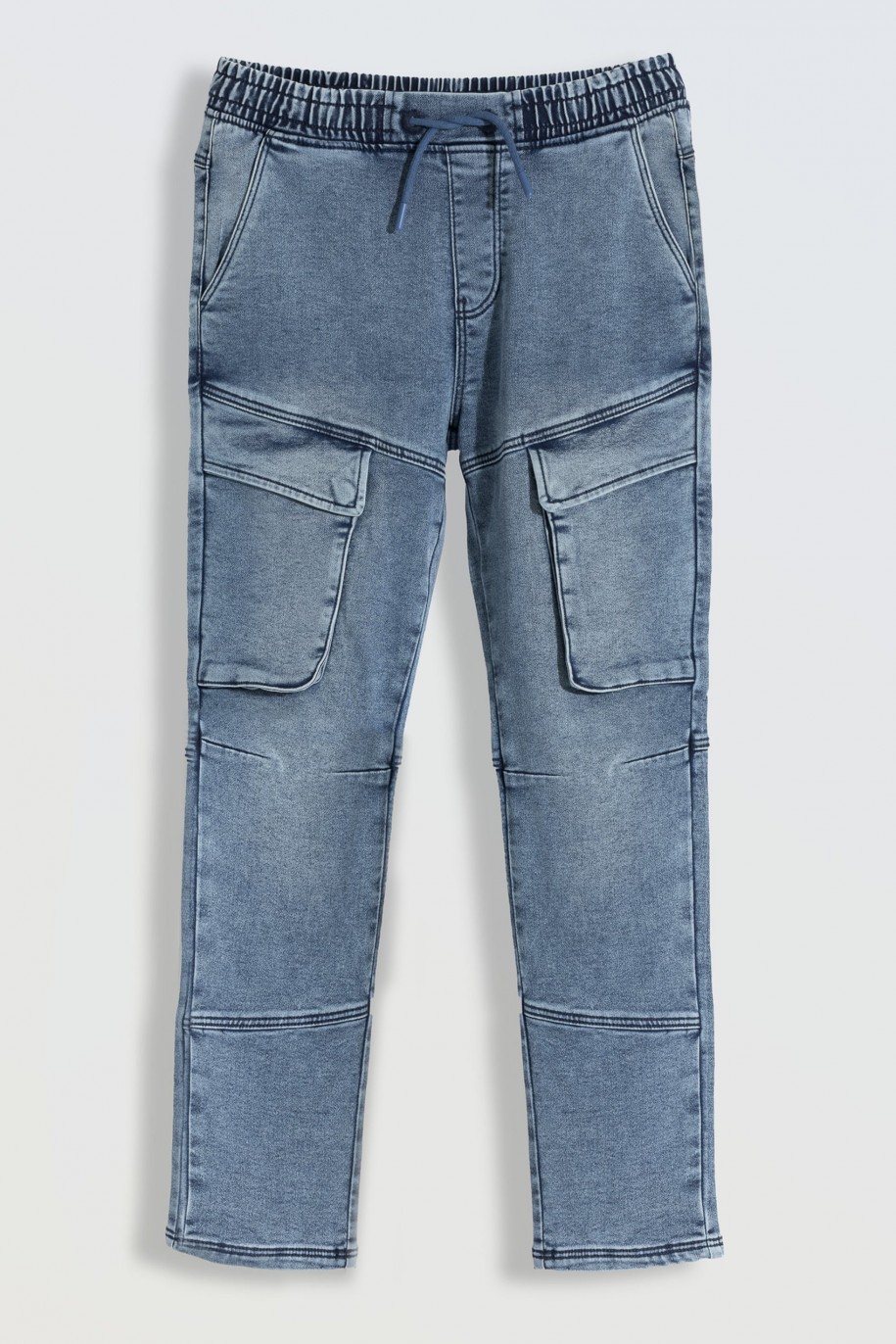 Niebieskie marmurkowe jeansy typu joggery z kieszeniami - 46251