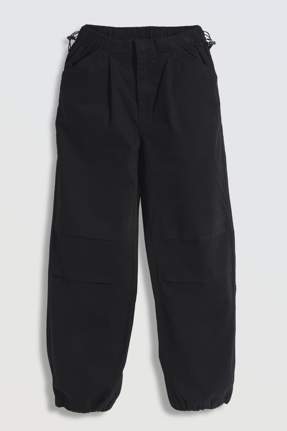 Czarne spodnie typu parachute z zaszewkami na nogawkach - 46262