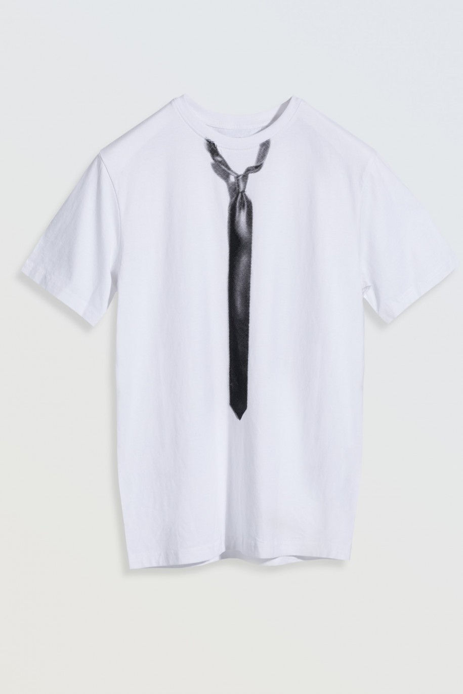Biały T-shirt z motywem krawatu - 46319