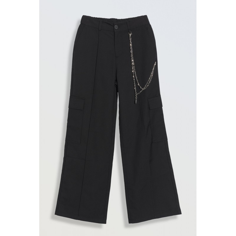 Czarne spodnie z szerokimi nogawkami z przestrzennymi kieszeniami - 46354