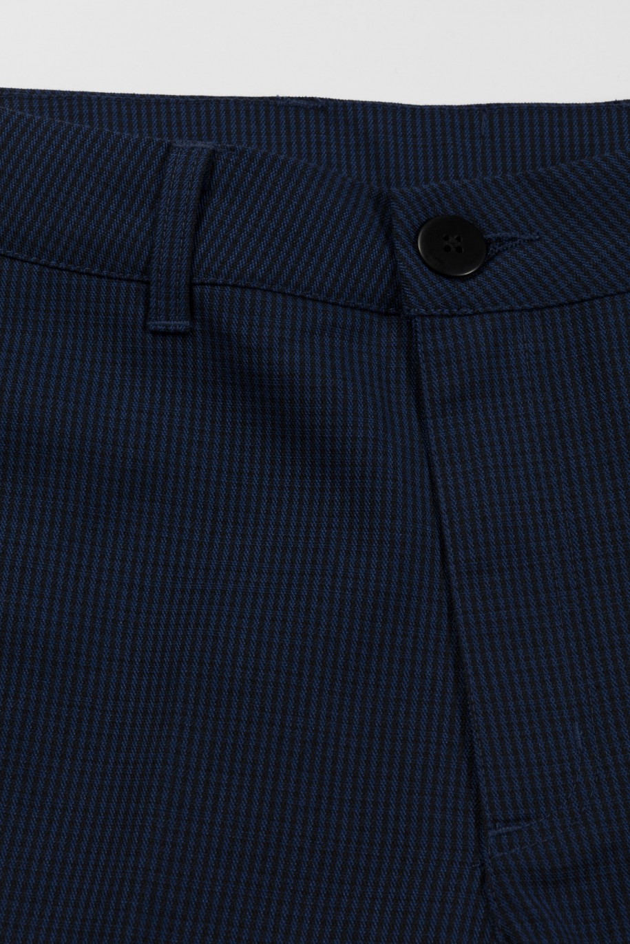 Spodnie garniturowe w drobną grantowo-czarną kratkę - 46365