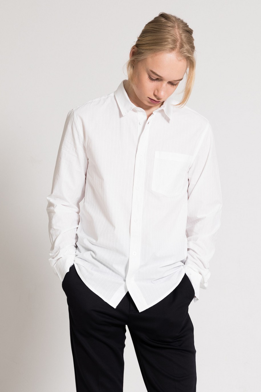Biała koszula z długim rękawem z tkaniny w prążki - 46412