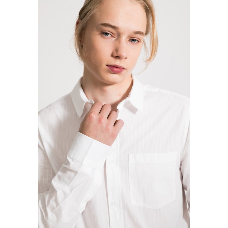 Biała koszula z długim rękawem z tkaniny w prążki - 46413