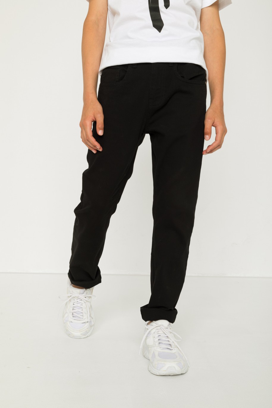 Czarne spodnie o klasycznym kroju - 46439