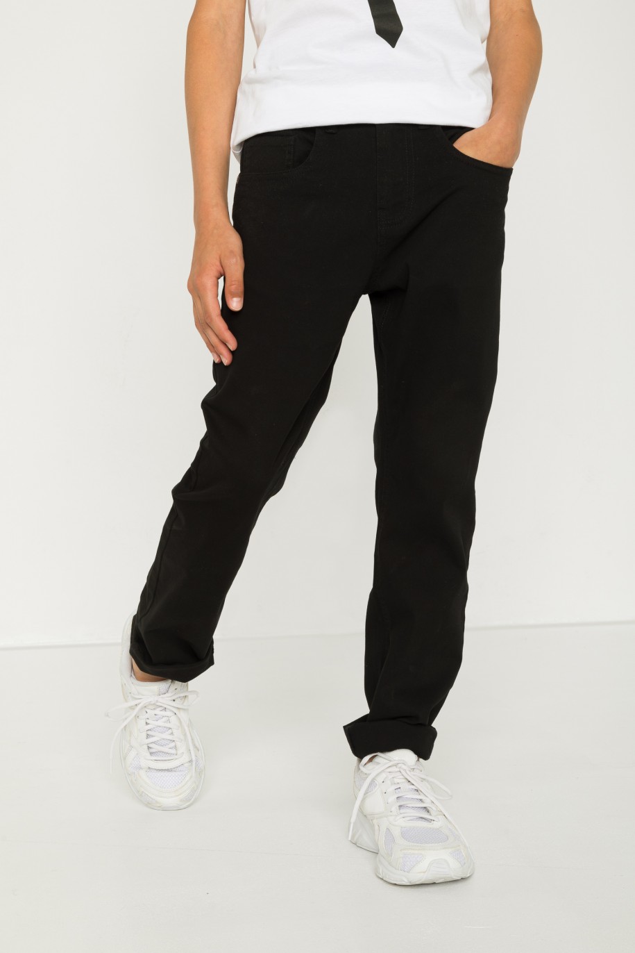 Czarne spodnie o klasycznym kroju - 46441