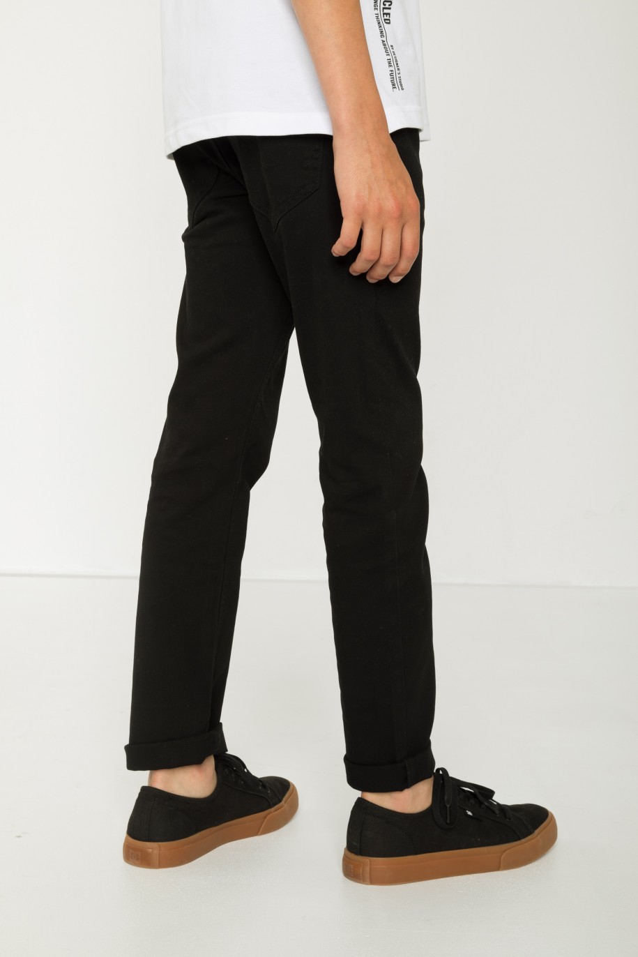 Czarne spodnie o dopasowanym kroju - 46453