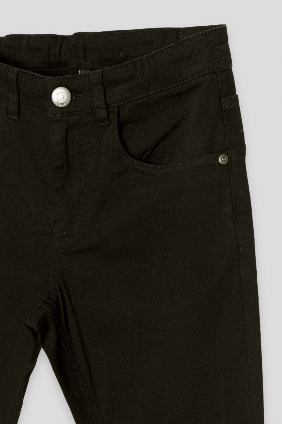 Czarne spodnie o dopasowanym kroju - 46455