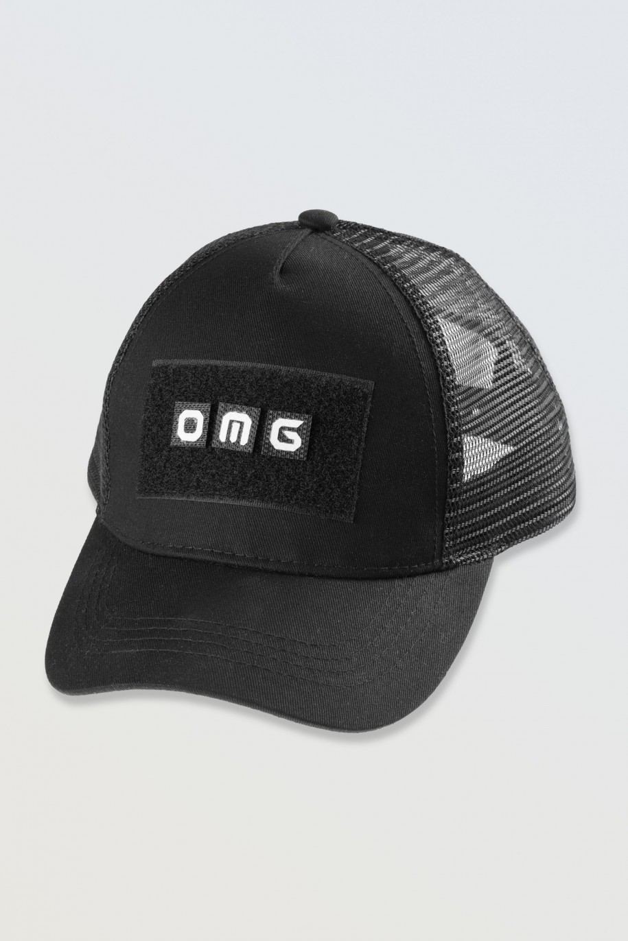 Czarna czapka z daszkiem z odpinanymi literami - 46484