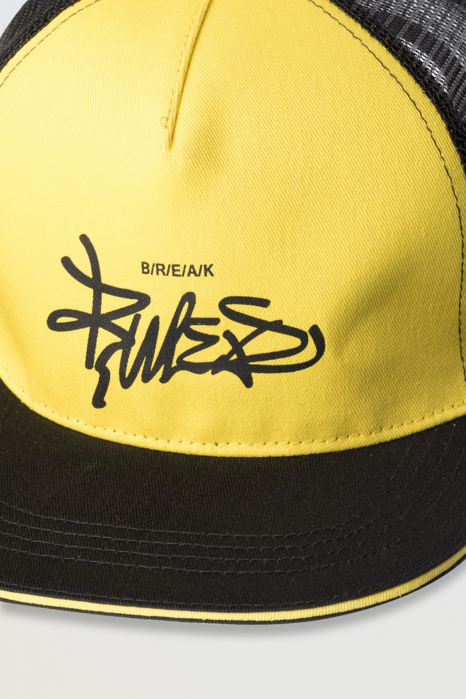 Żółto-czarna czapka z daszkiem z czarnym nadrukiem z przodu - 46514