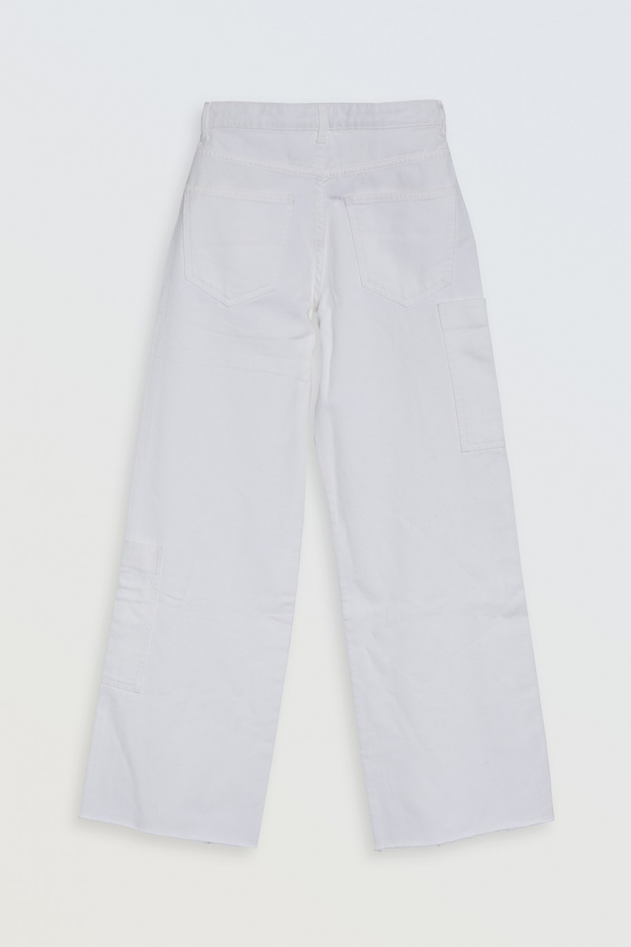 Białe jeansy typu WIDE LEG z asymetrycznymi kieszeniami na nogawkach - 46557
