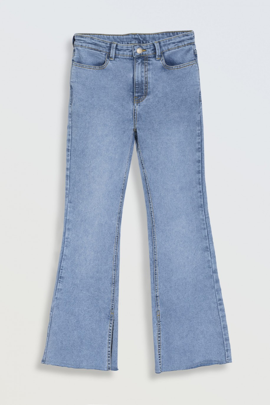 Niebieskie jeansowe dzwony z rozcięciami na nogawkach - 46559