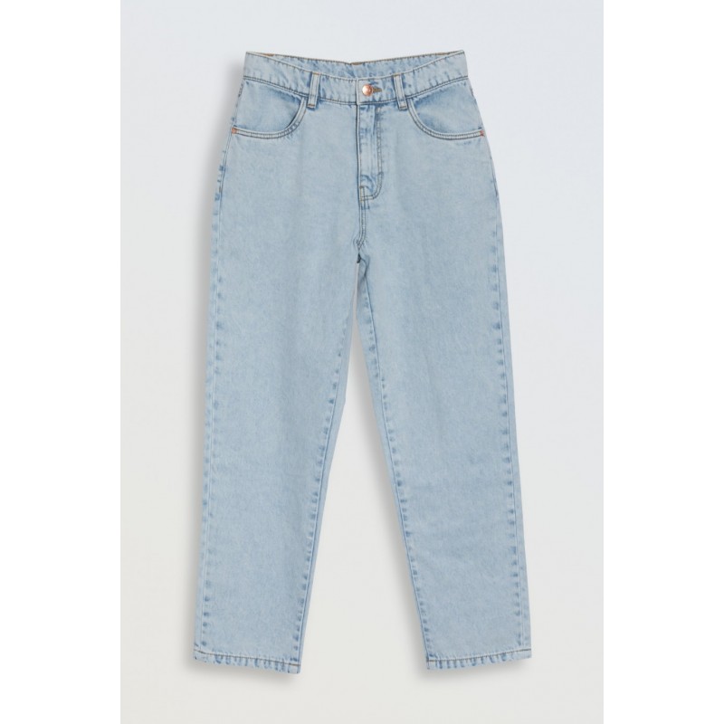 Jasnoniebieskie spodnie jeansowe typu MOM FIT - 46562