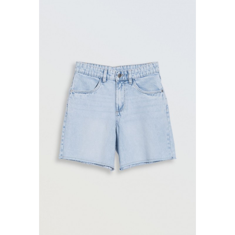 Jasnoniebieskie krótkie spodenki jeansowe - 46569