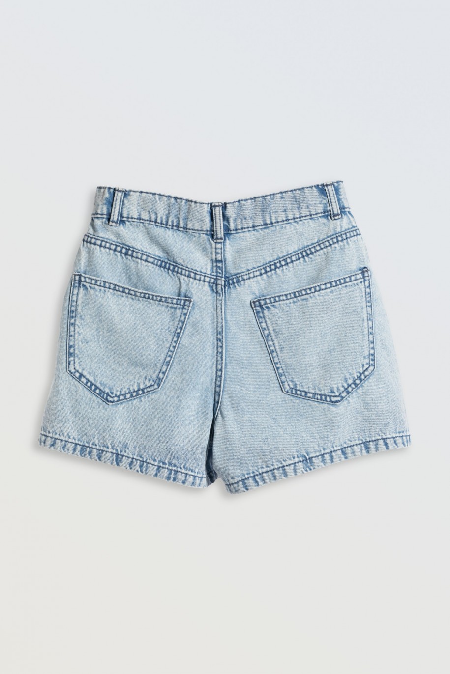 Jasnoniebieskie krótkie spodenki jeansowe - 46573