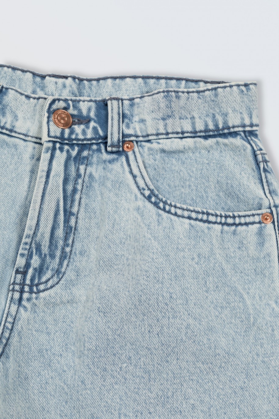 Jasnoniebieskie krótkie spodenki jeansowe - 46574