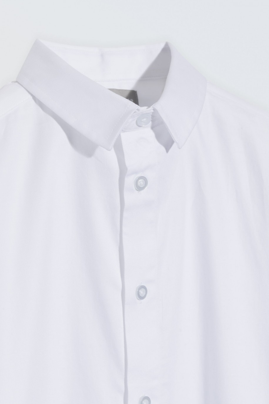 Biała koszula o regularnym kroju z długim rękawem - 46584