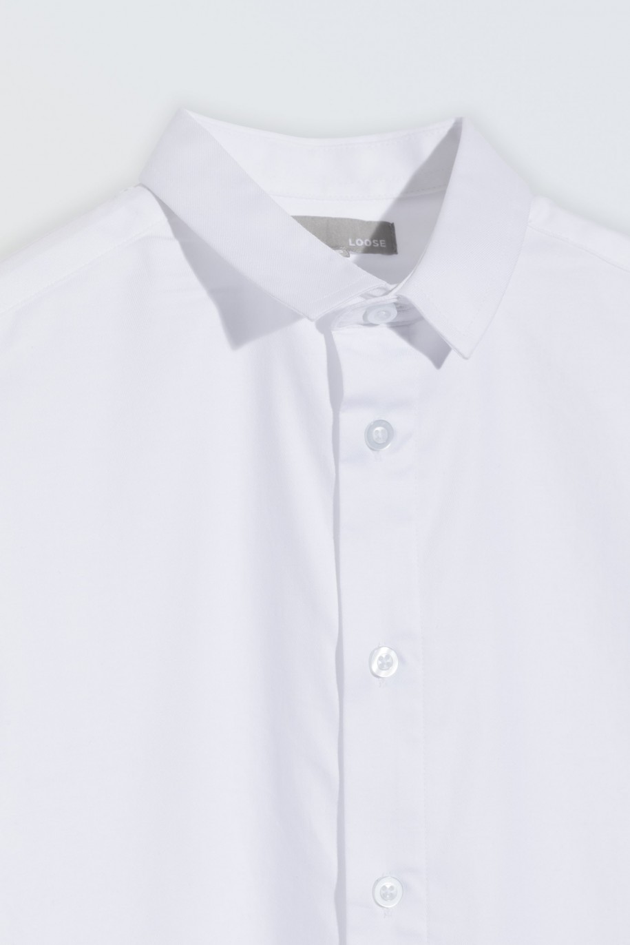 Biała koszula o luźnym kroju z długim rękawem - 46593