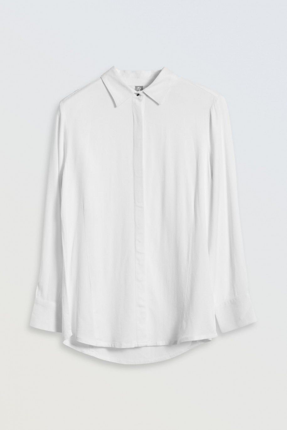 Biała koszula z długim rękawem z lejącego się materiału - 46594