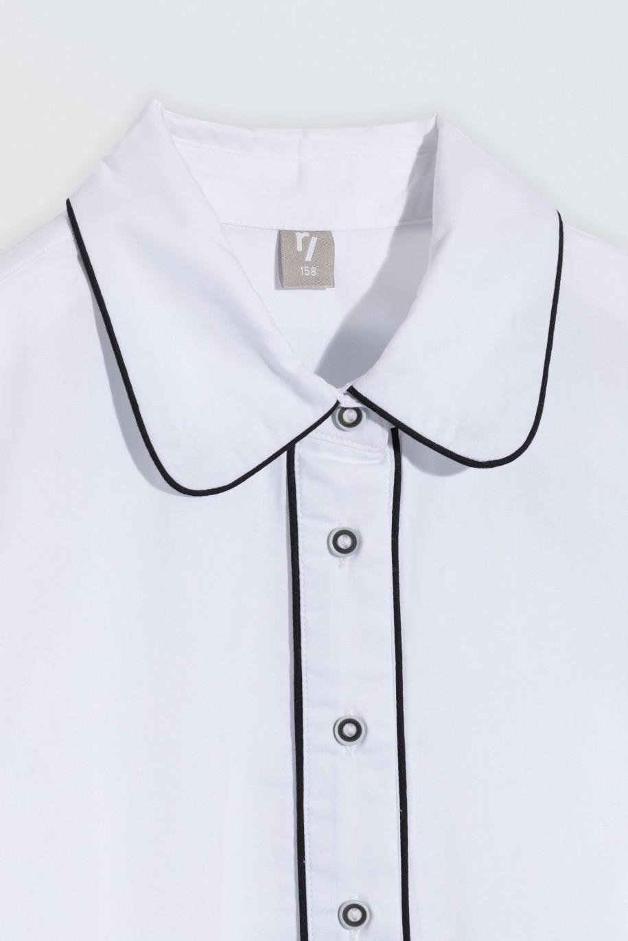 Biała koszula z długim rękawem z kontrastową lamówką - 46599