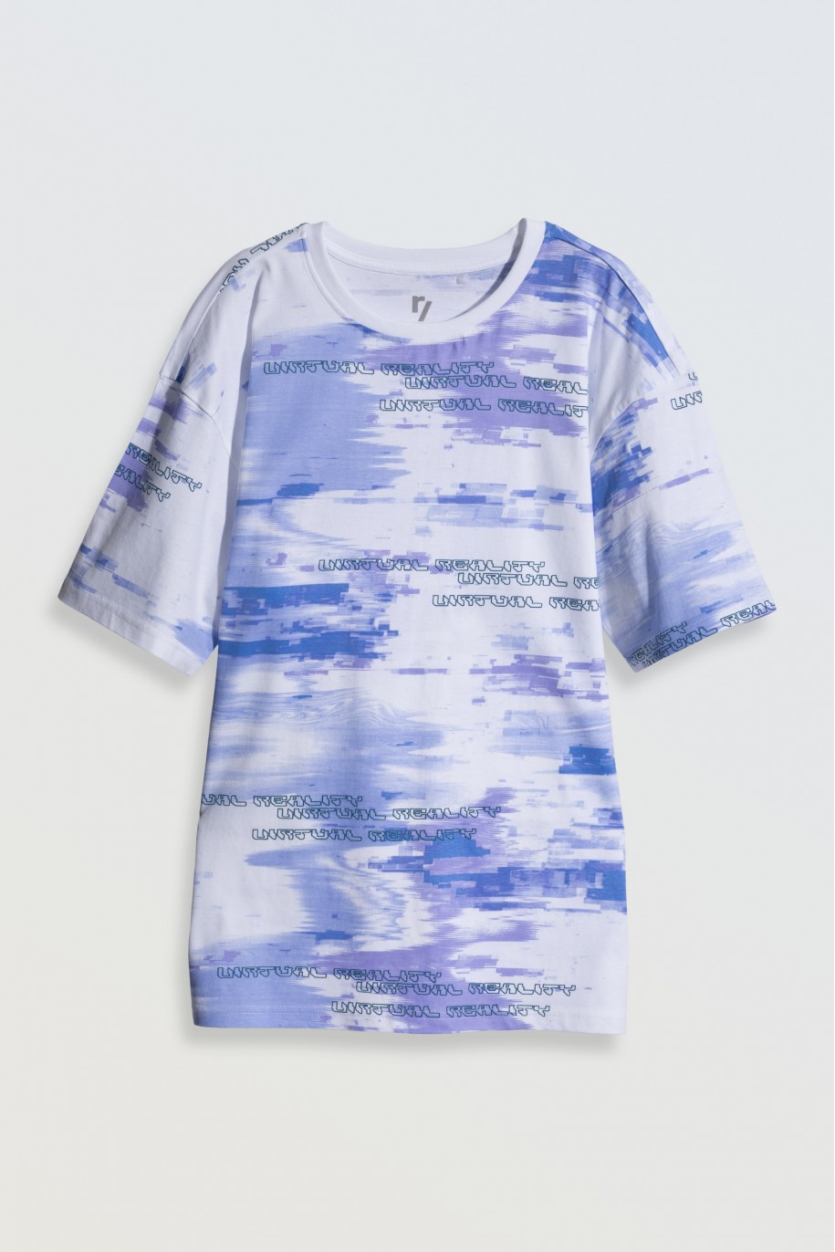 T-shirt oversize z kolorowym nadrukiem na całości - 46606