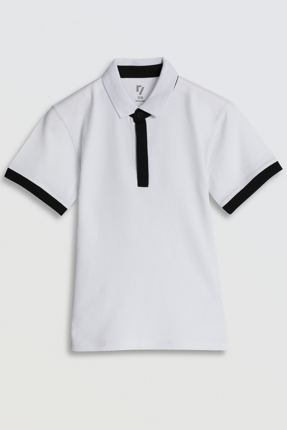 Biała koszulka polo z kontrastową lamówką - 46670