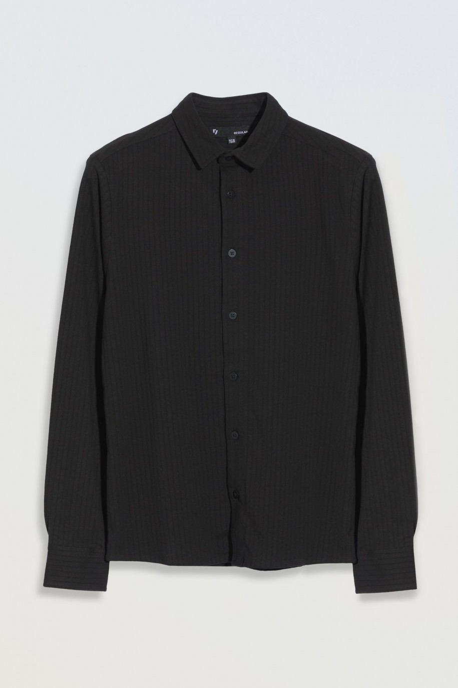 Czarna koszula z długim rękawem z tkaniny w prażki - 46702