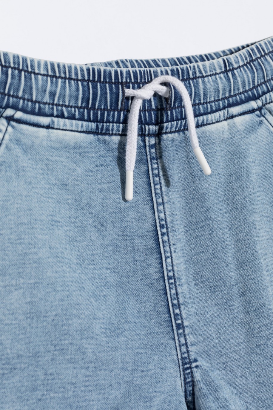 Jasnoniebieskie krótkie spodenki jeansowe z wywijanymi nogawkami - 46788