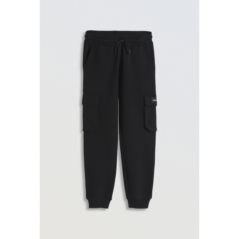 Czarne spodnie dresowe oversize z przestrzennymi kieszeniami na nogawkach - 46793