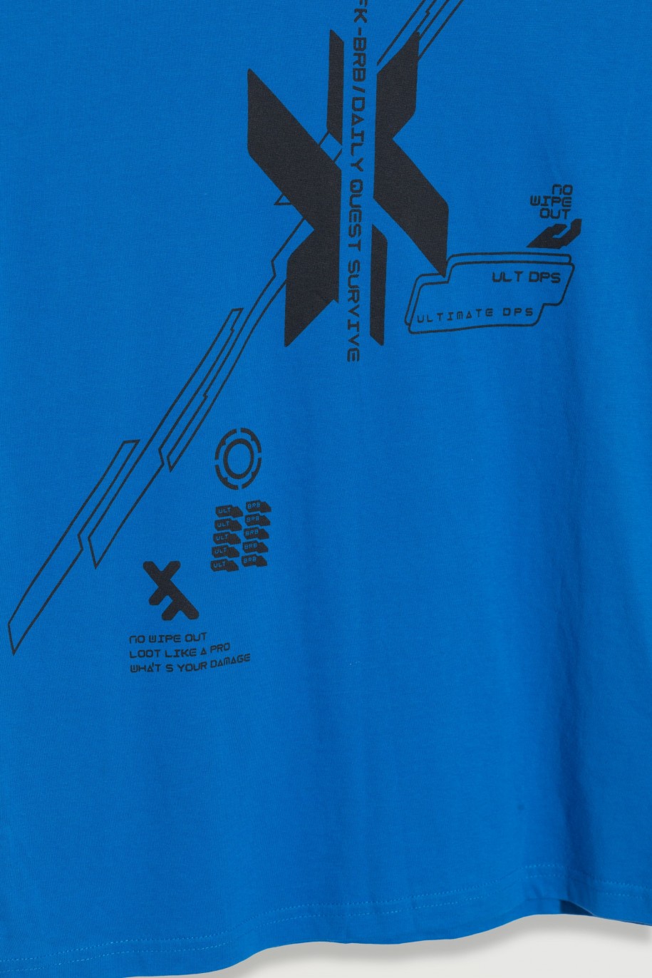 Niebieski t-shirt z czarnym nadrukiem z przodu - 46802