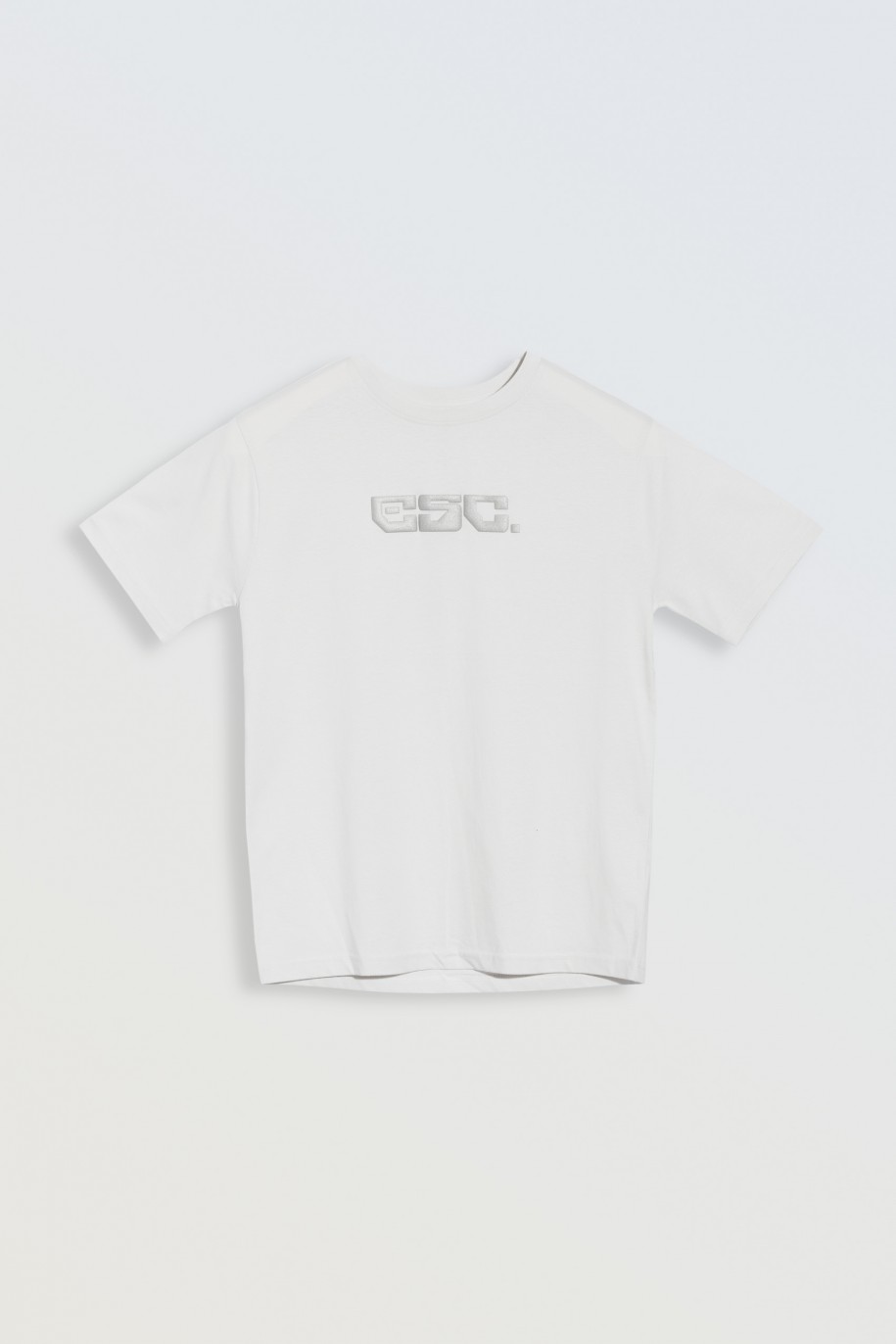 Biały t-shirt z błyszczącym nadrukiem na wysokości piersi - 46846