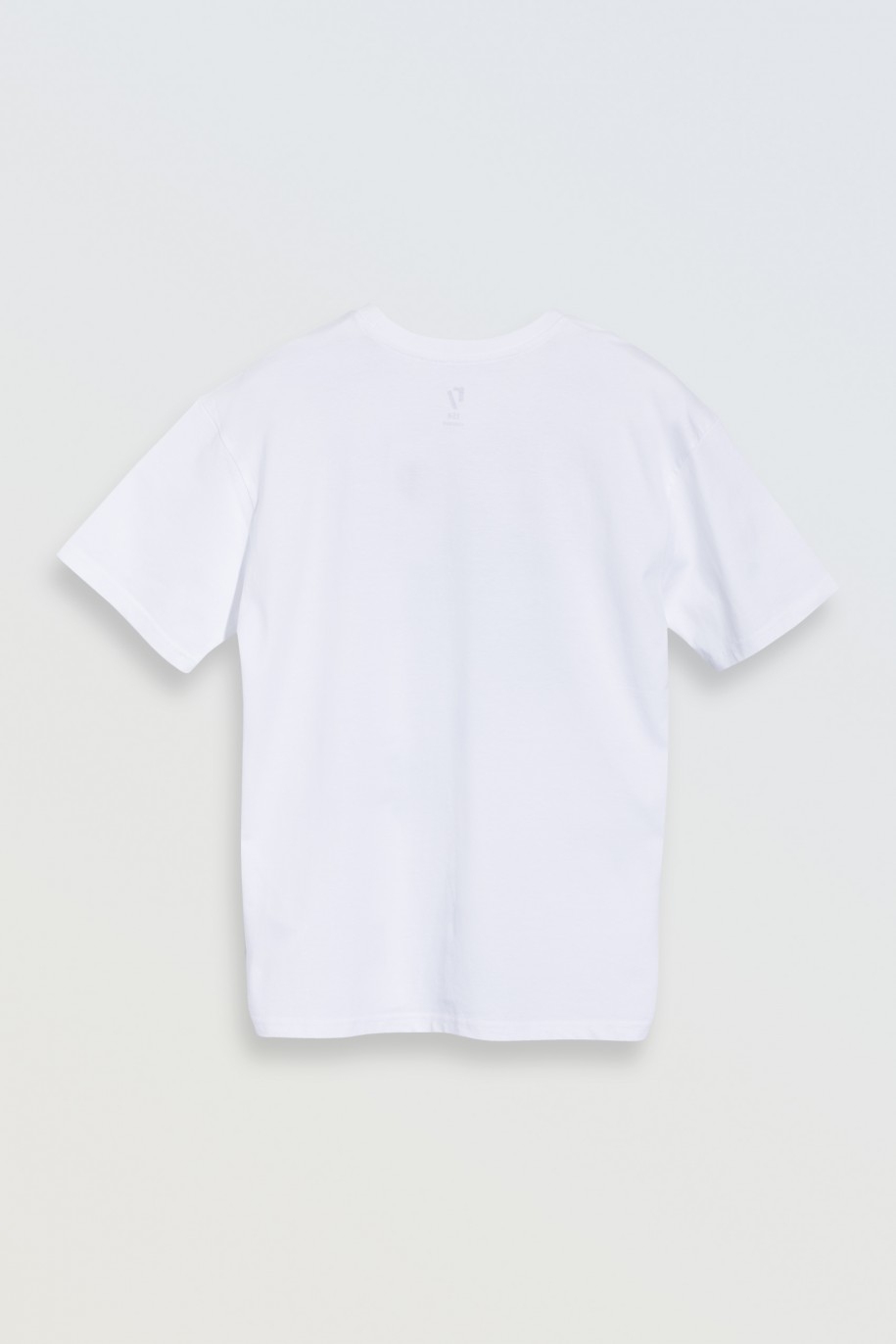 Biały t-shirt z kolorowymi nadrukami z przodu - 46862