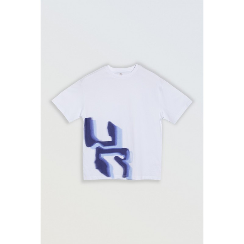 Biały t-shirt oversize z niebieskim nadrukiem z przodu - 46937