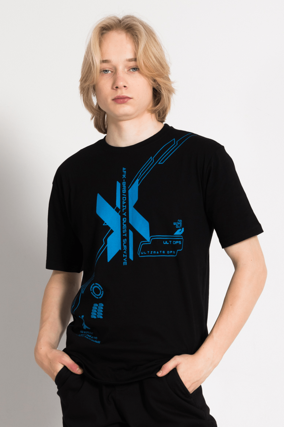 Czarny t-shirt z niebieskim nadrukiem z przodu - 47042