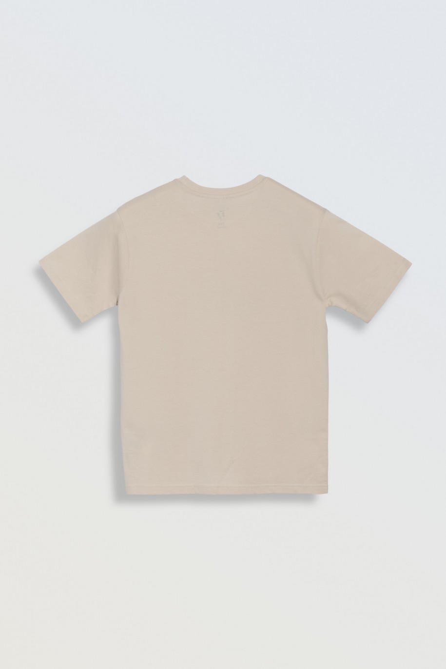 Beżowy t-shirt z kolorowymi nadrukami z przodu - 47083
