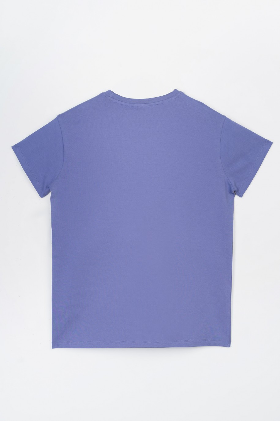 Fioletowy t-shirt z hologramowym nadrukiem na wysokości piersi - 47272