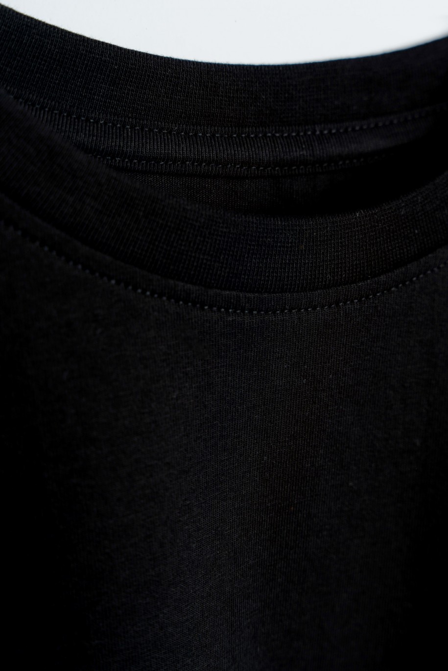 Czarny t-shirt bez nadruków - 47323