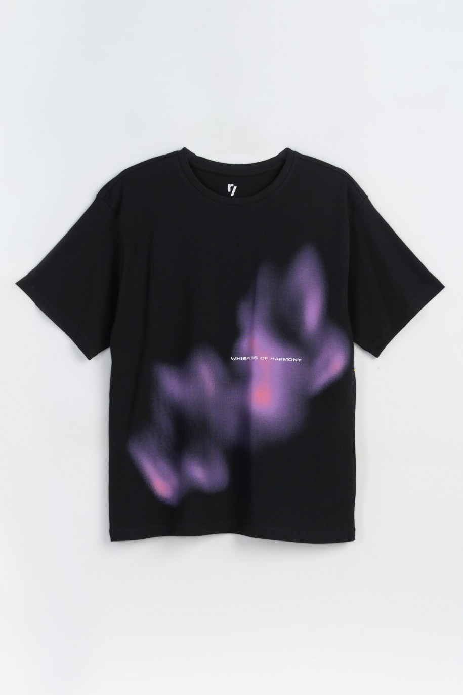 Czarny t-shirt oversize z kolorowym nadrukiem z przodu - 47324