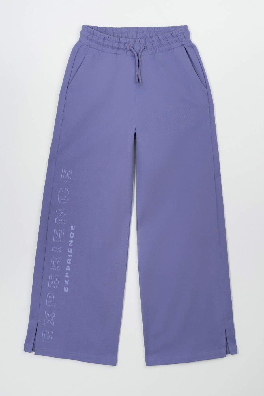 Fioletowe spodnie dresowe z nogawkami typu wide leg - 47340
