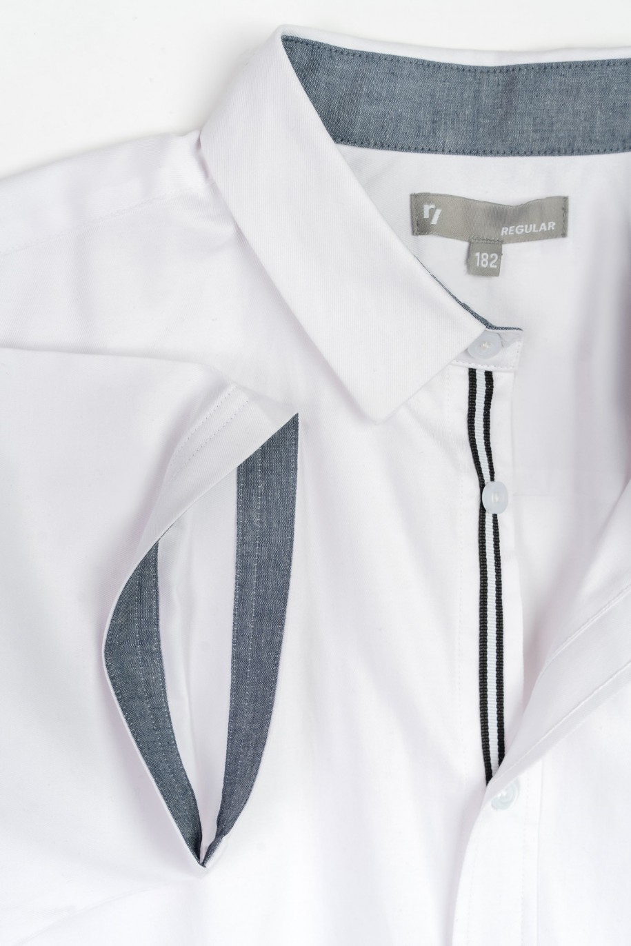 Biała koszula o regularnym kroju z krótkim rękawem - 47363