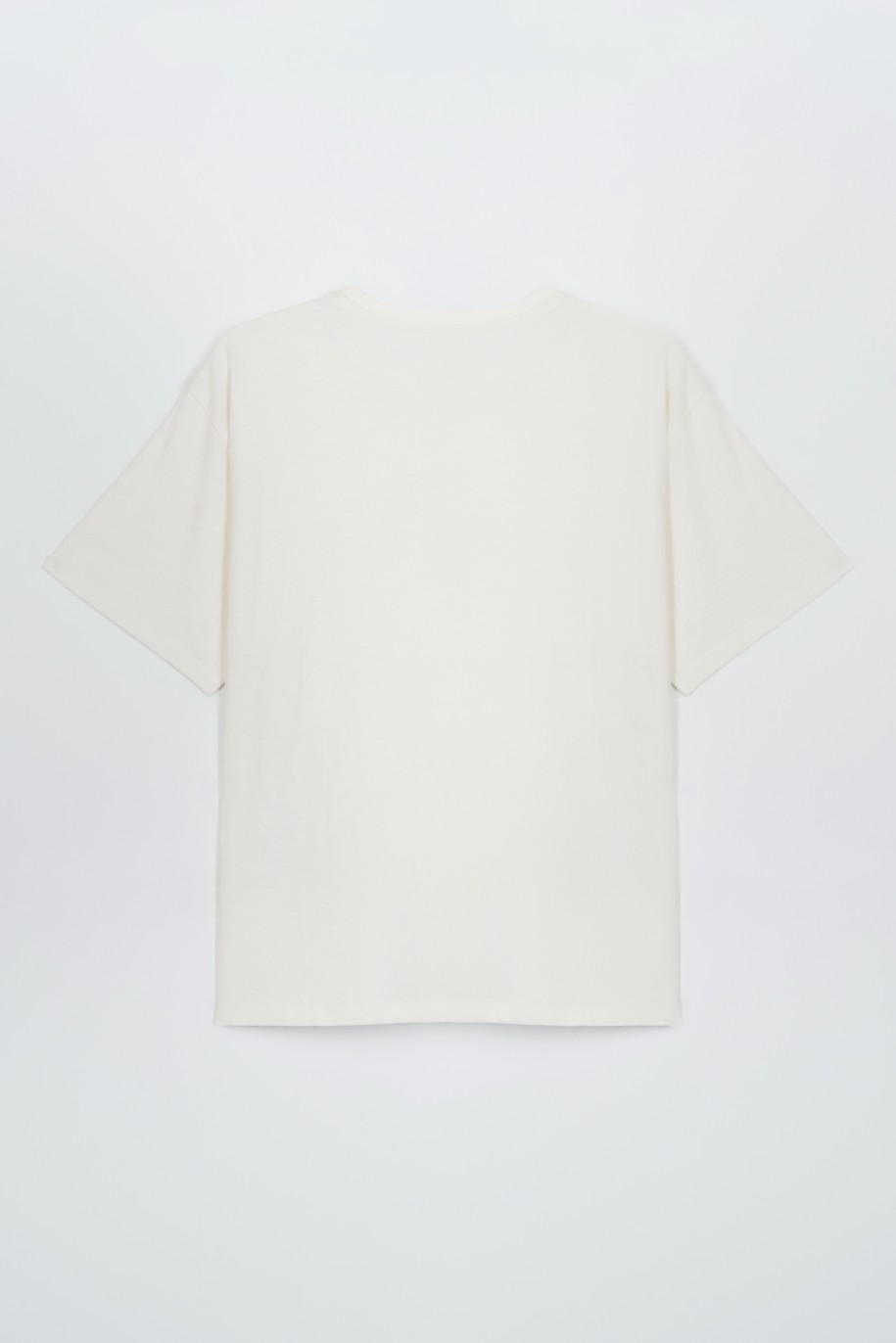 Beżowy t-shirt z kolorowymi nadrukami z przodu - 47387