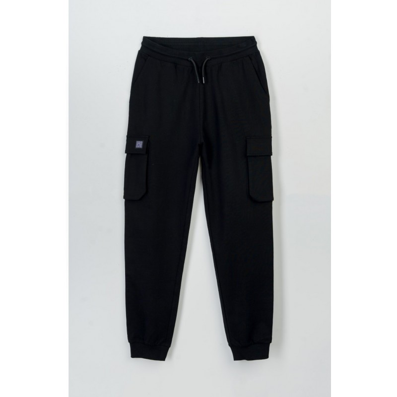 Czarne spodnie dresowe z przestrzennymi kieszeniami - 47407