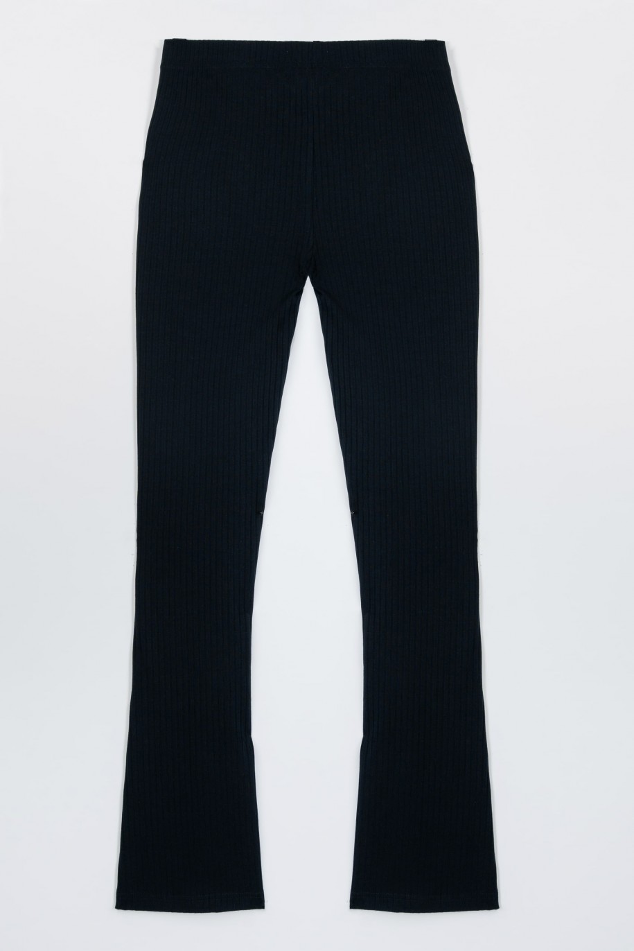 Czarne spodnie typu dzwony z prążkowanej dzianiny - 47417