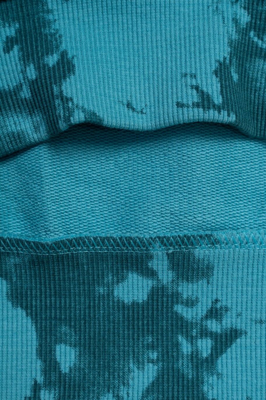 Bluza z kapturem w kolorze morskim z nadrukiem imitującym tie dye na całości - 47493