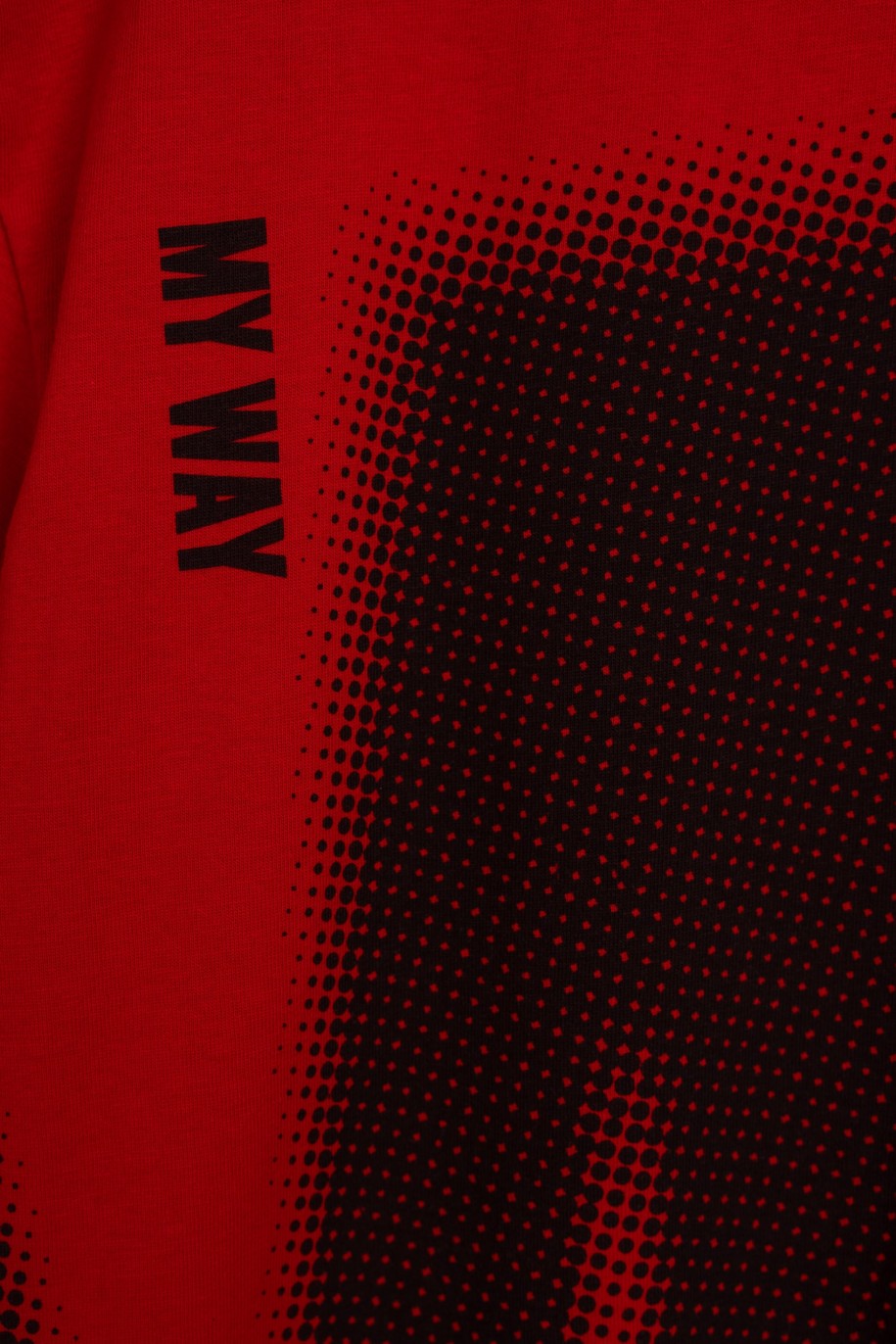 Czerwony t-shirt z czarnym nadrukiem z przodu - 47501